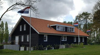 Nw clubhuis 3 vlaggen
